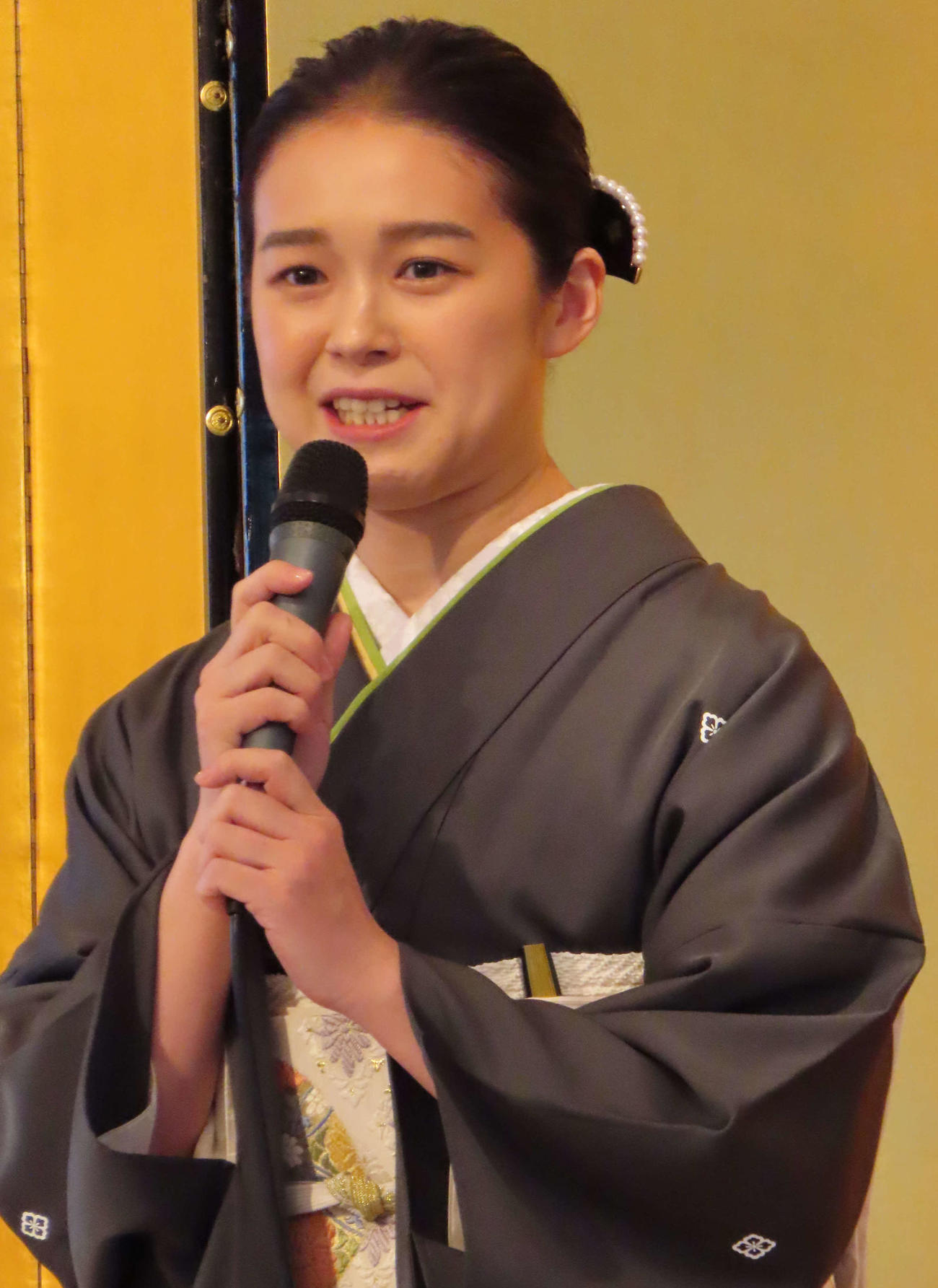 新真打ち昇進披露会見を行った林家つる子