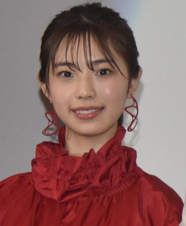 菊地姫奈、豊満美バストこぼれんばかりの白ランジェリーのアザーカット公開