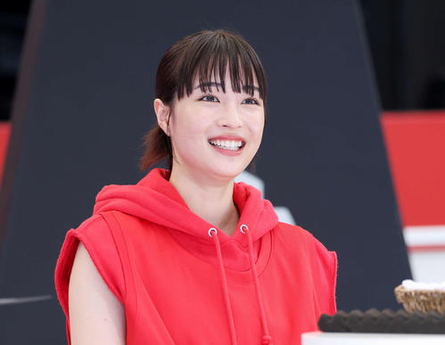 広瀬すず、ドレスアップ姿に「美し過ぎる」の声　ルイ・ヴィトンのショーを楽しんだことを報告