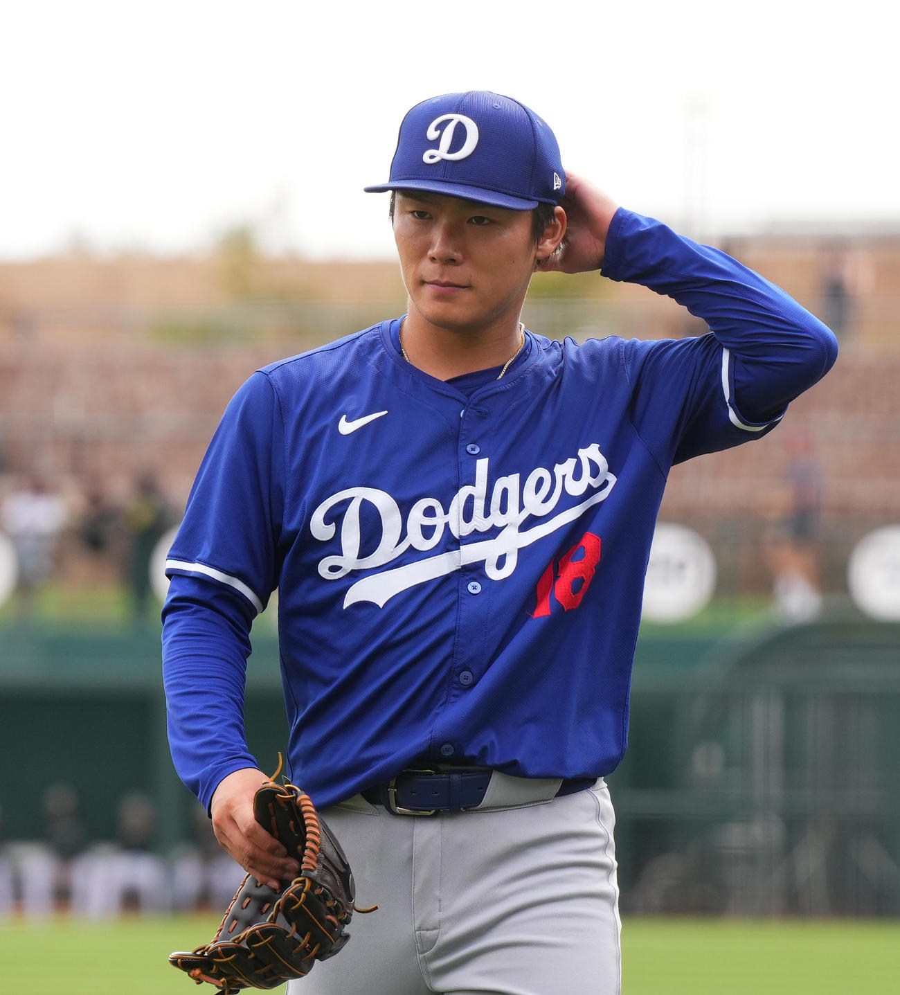 ホワイトソックス対ドジャース　1回の投球を終え、ベンチに戻るドジャース山本（撮影・菅敏）