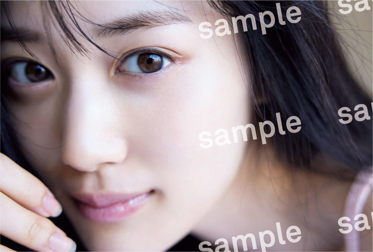 乃木坂46山下美月セカンド写真集「ヒロイン」の特典ポストカード（撮影・須恵隆治氏）