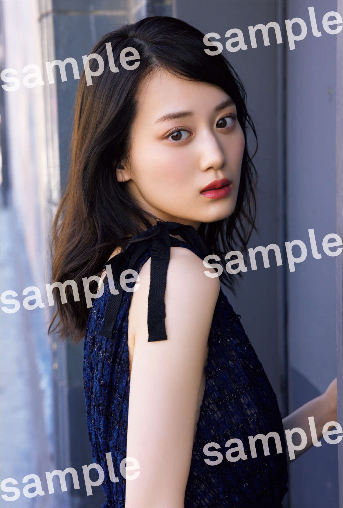 乃木坂46山下美月セカンド写真集「ヒロイン」の特典ポストカード（撮影・須恵隆治氏）