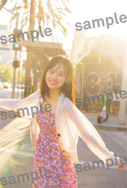 乃木坂46山下美月　モバイル　１６点 まとめ売り Amazon.co.jp: 乃木坂46 山下美月1st写真集「忘れられない人」 : 山下