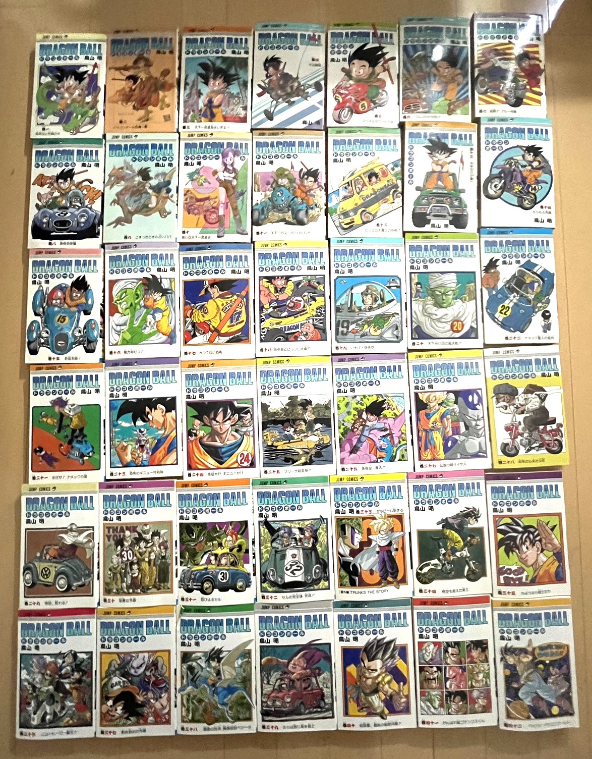 鳥山明氏の名作「ドラゴンボール」全42巻の表紙