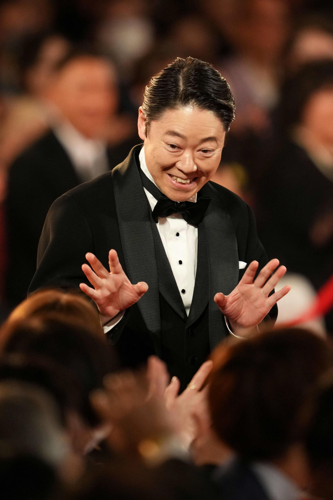 レッドカーペットを歩く、優秀主演男優賞の阿部サダヲ（撮影・横山健太）