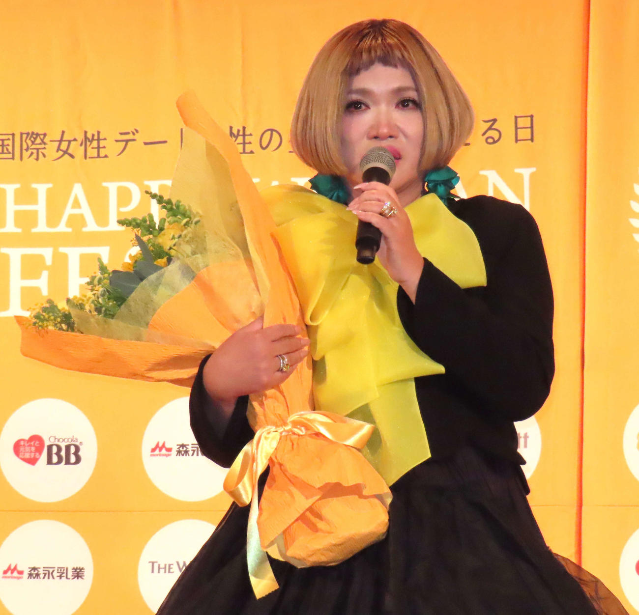 「国際女性デー　HAPPY WOMAN FESTA2024」に出席し、涙ぐみながらスピーチするIKKO