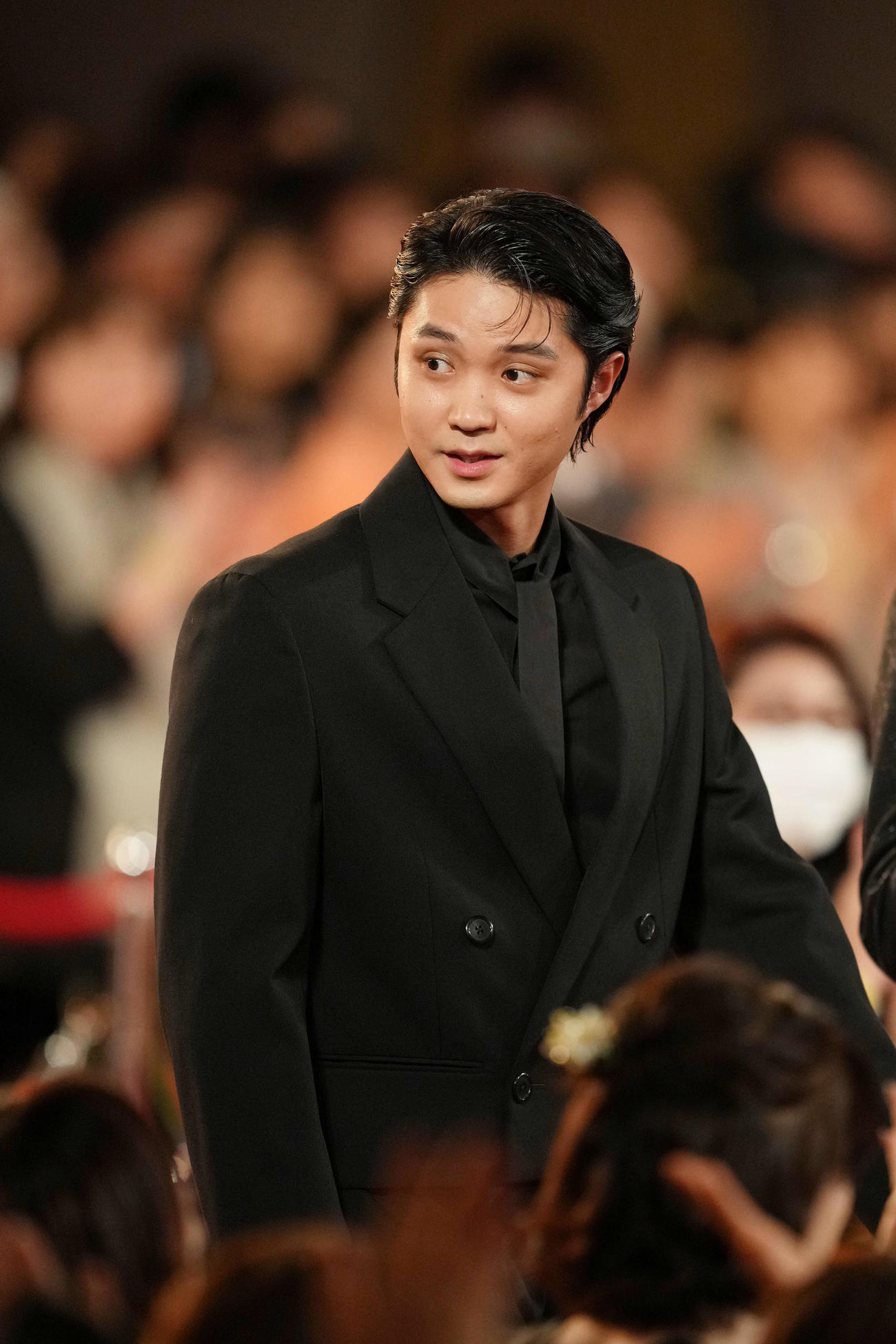 レッドカーペットを歩く、優秀助演男優賞の磯村勇斗（撮影・横山健太）