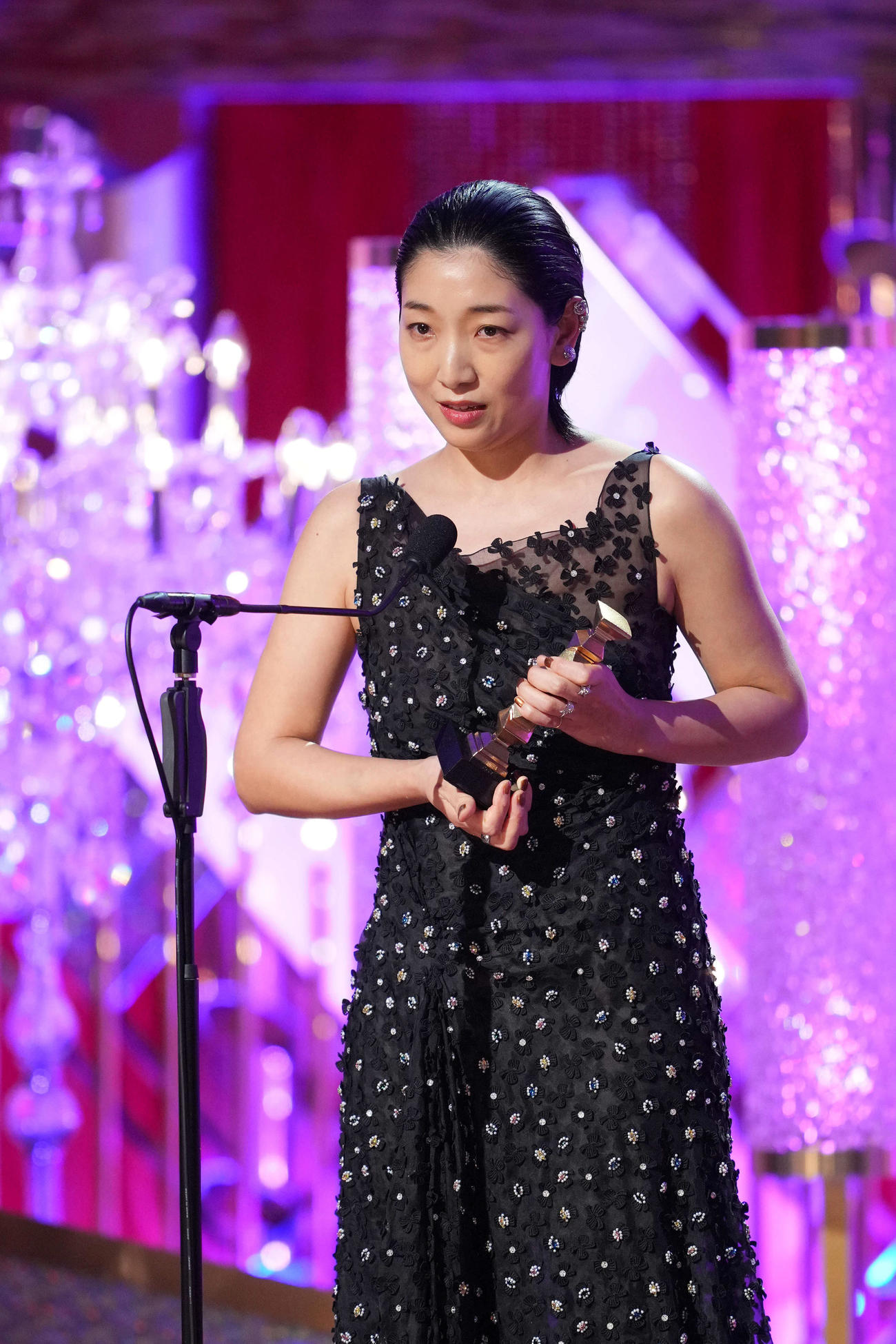 最優秀助演女優賞を受賞し、スピーチする安藤サクラ（撮影・横山健太）