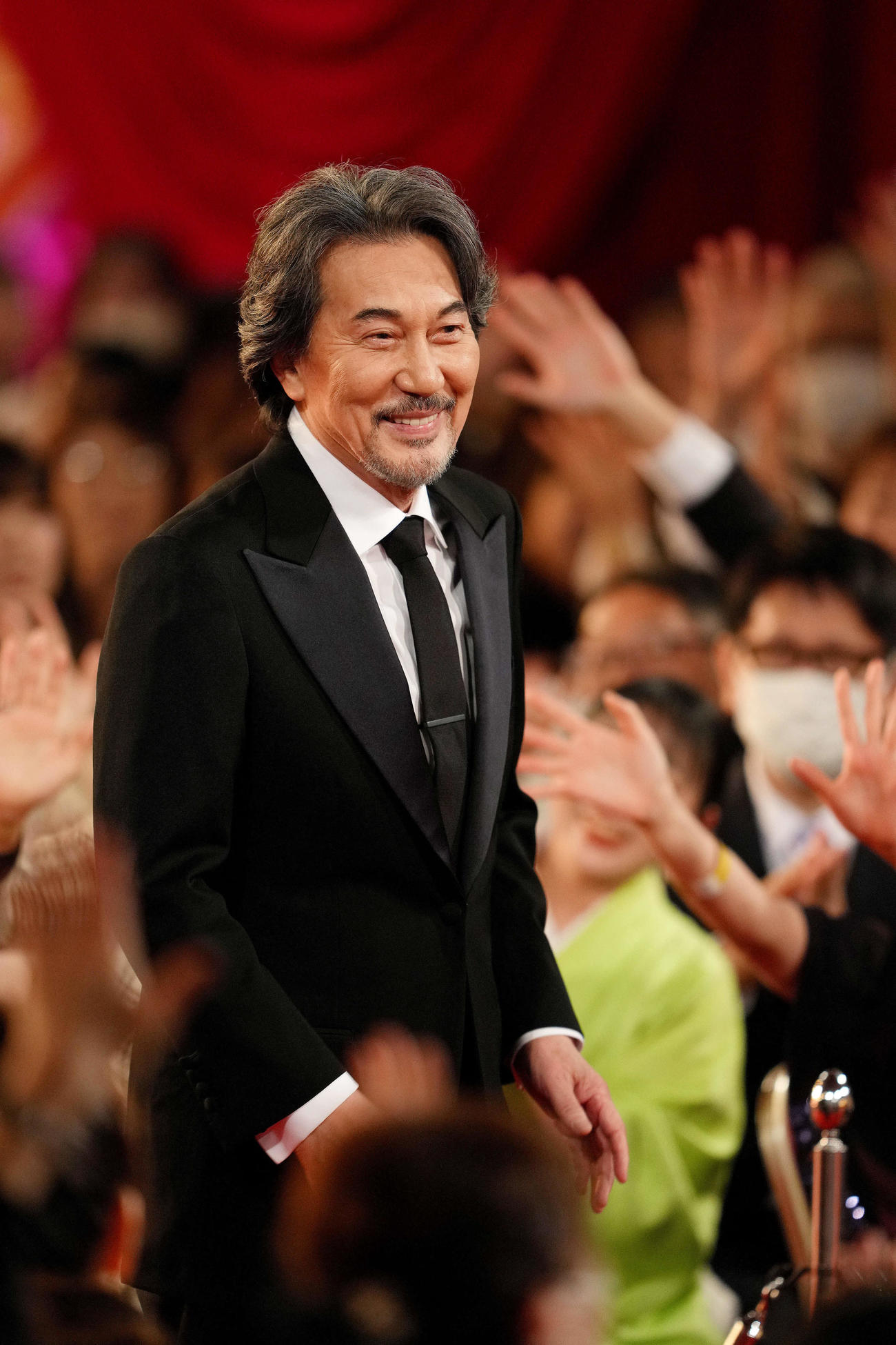 レッドカーペットを歩く、優秀主演男優賞の役所広司（撮影・横山健太）