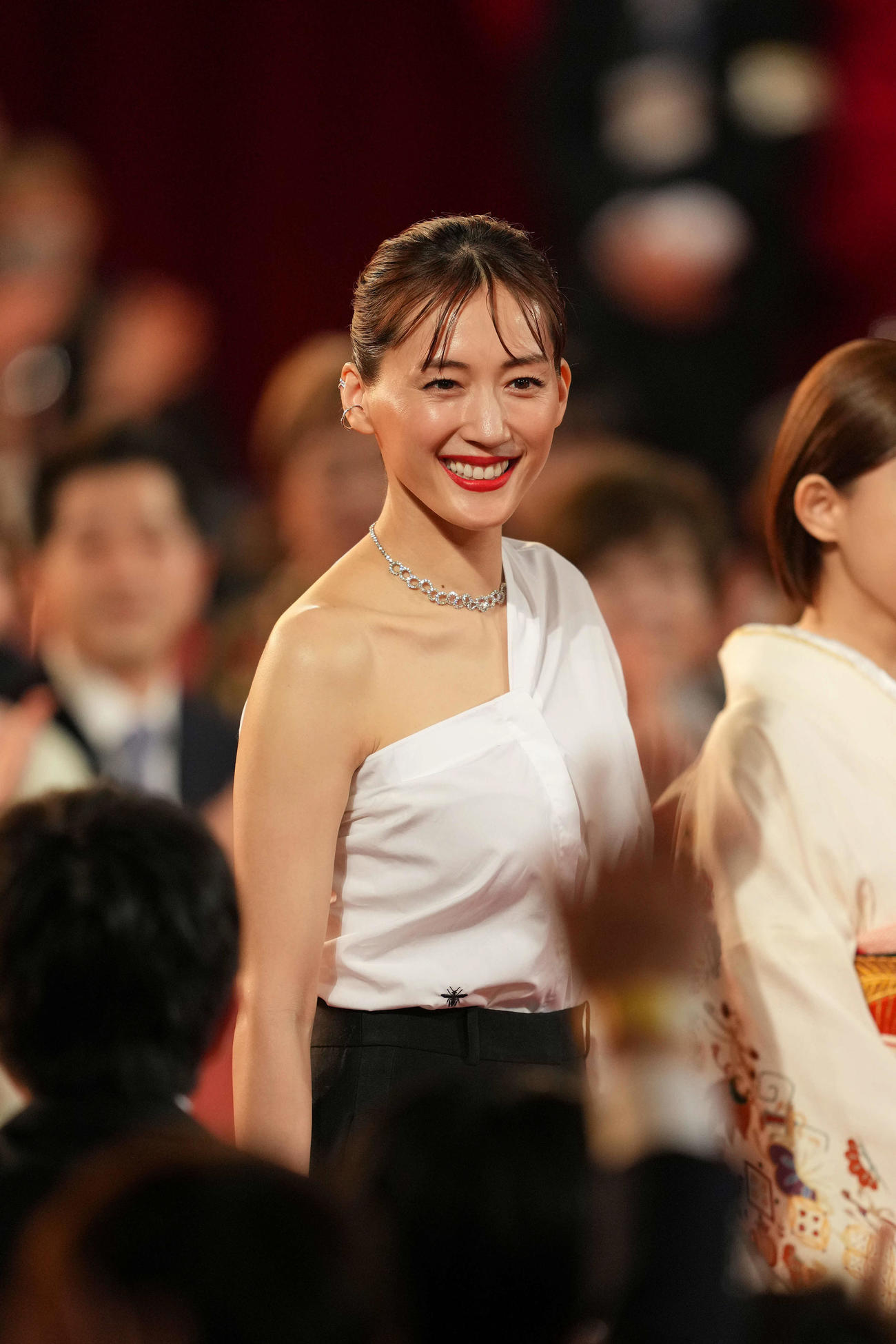 レッドカーペットを歩く、優秀主演女優賞の綾瀬はるか（撮影・横山健太）