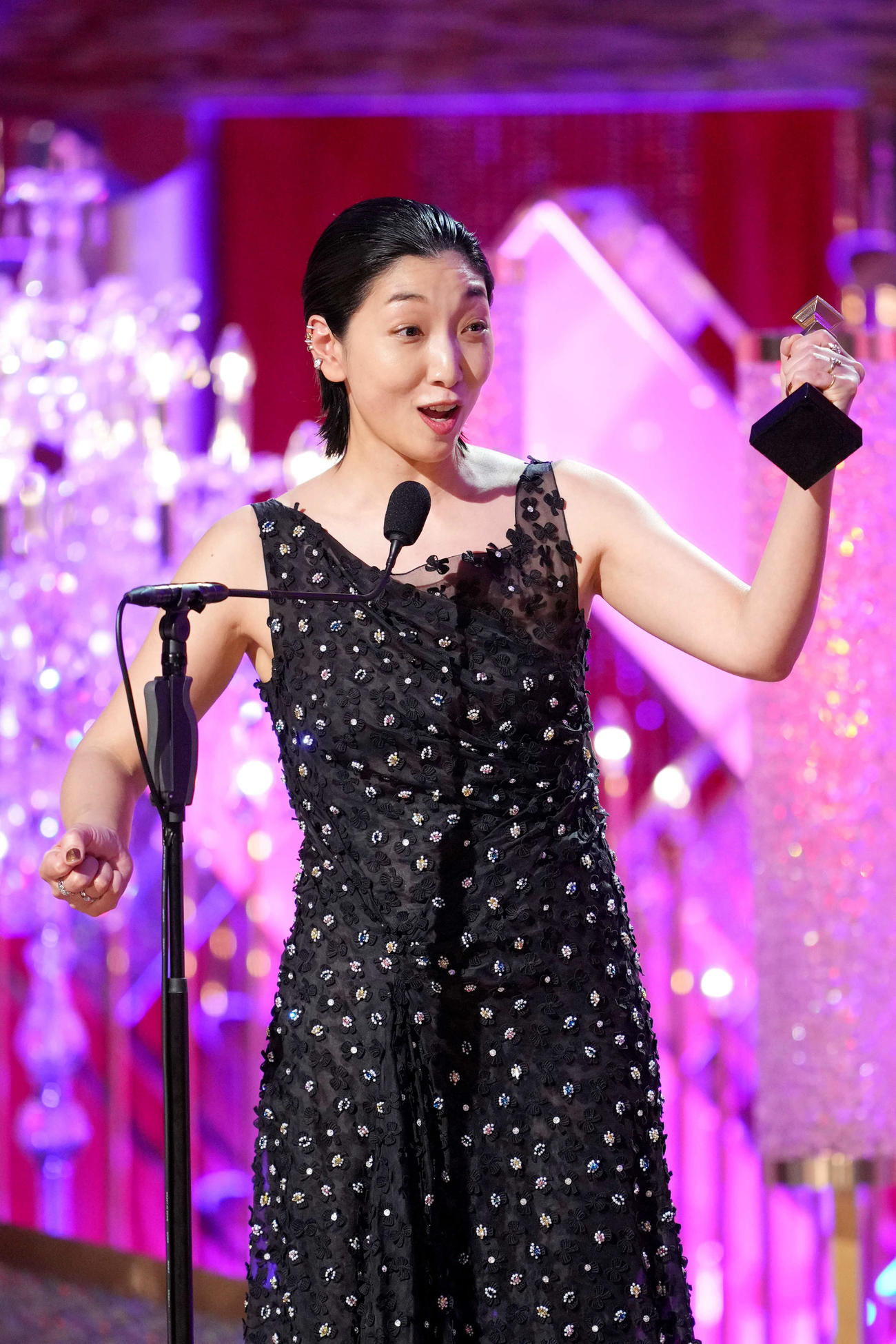 最優秀主演女優賞を受賞し、スピーチで歓喜する安藤サクラ（撮影・横山健太）