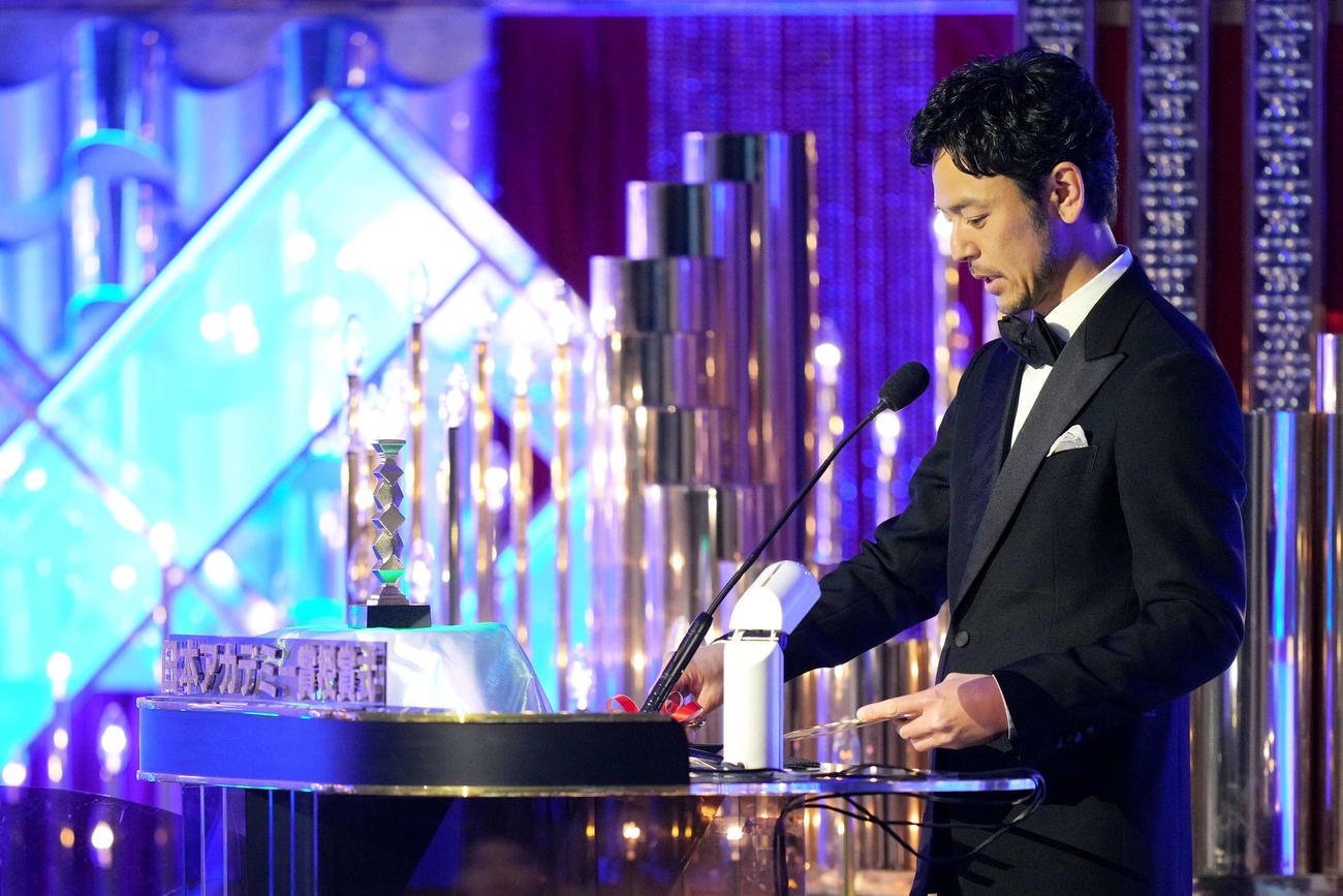 最優秀主演男優賞のプレゼンターを務める妻夫木聡（撮影・横山健太）