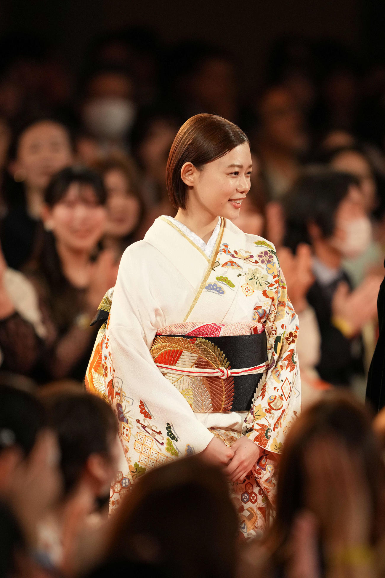 レッドカーペットを歩く、優秀主演女優賞の杉咲花（撮影・横山健太）