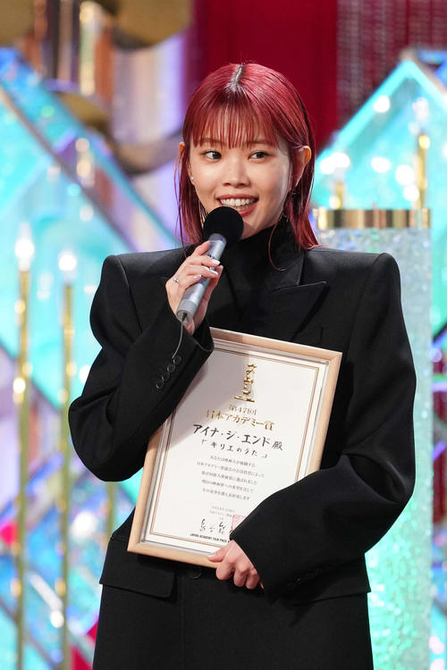 新人俳優賞を受賞し、スピーチするアイナ・ジ・エンド（撮影・横山健太）