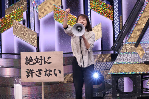 ピン芸日本一決定戦「R－1グランプリ2024」ネタを披露する吉住