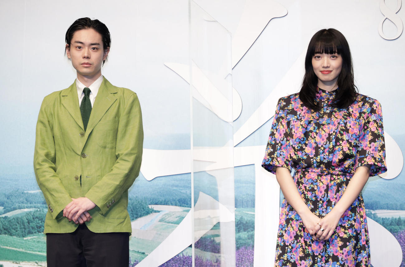 菅田将暉（左）と小松菜奈（20年撮影）