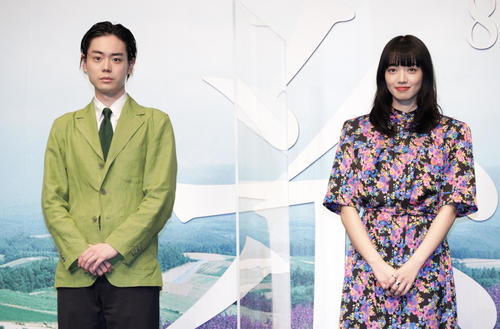 菅田将暉（左）と小松菜奈（20年撮影）