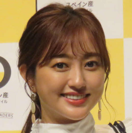 菊地亜美がアラブ民族衣装「アバヤ」姿　家族でドバイ旅行「馴染みすぎてて現地の方かと」