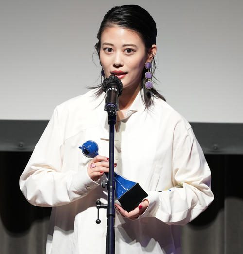 高畑充希が声優アワードで外国映画・ドラマ賞を受賞「声優の方には近づけない…苦手意識あった」