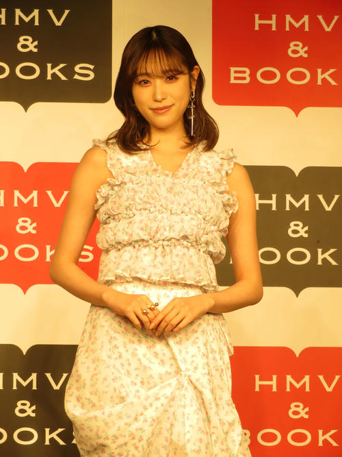 高橋ひかる「丈が短くて体勢によっては半ケツ…？　になってしまうのがなかなか危険でした」