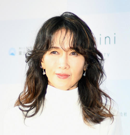 工藤静香、ヒップ強調ショット公開　”超絶ボディーライン”を絶賛「ヒップがキュート」