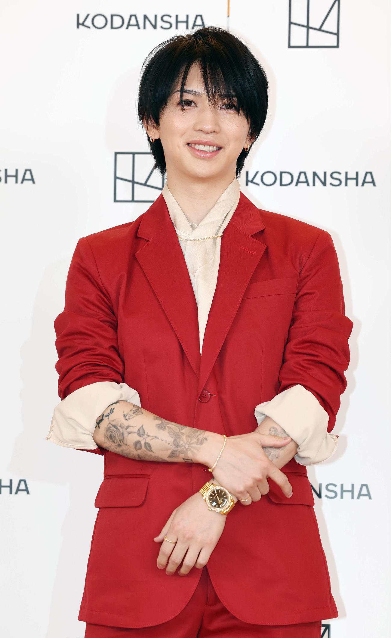 岩橋玄樹1st写真集「Labneh」発売記念会見で笑顔でポーズを取る岩橋玄樹（撮影・宮地輝）