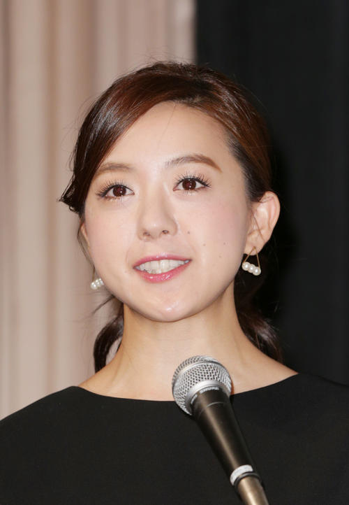 古谷有美アナ「週３か４で服を借りている」夫のシャツとセーター着用し「わたしらしいわたし」