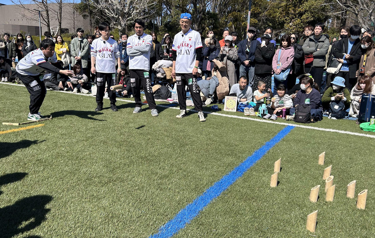 ザ・森東と日本モルック協会主催のモルック大会「MOLKKY　森田カップ’24」でプレーする、さらば青春の光、森田哲矢率いるキングオブモルック（撮影・松尾幸之介）