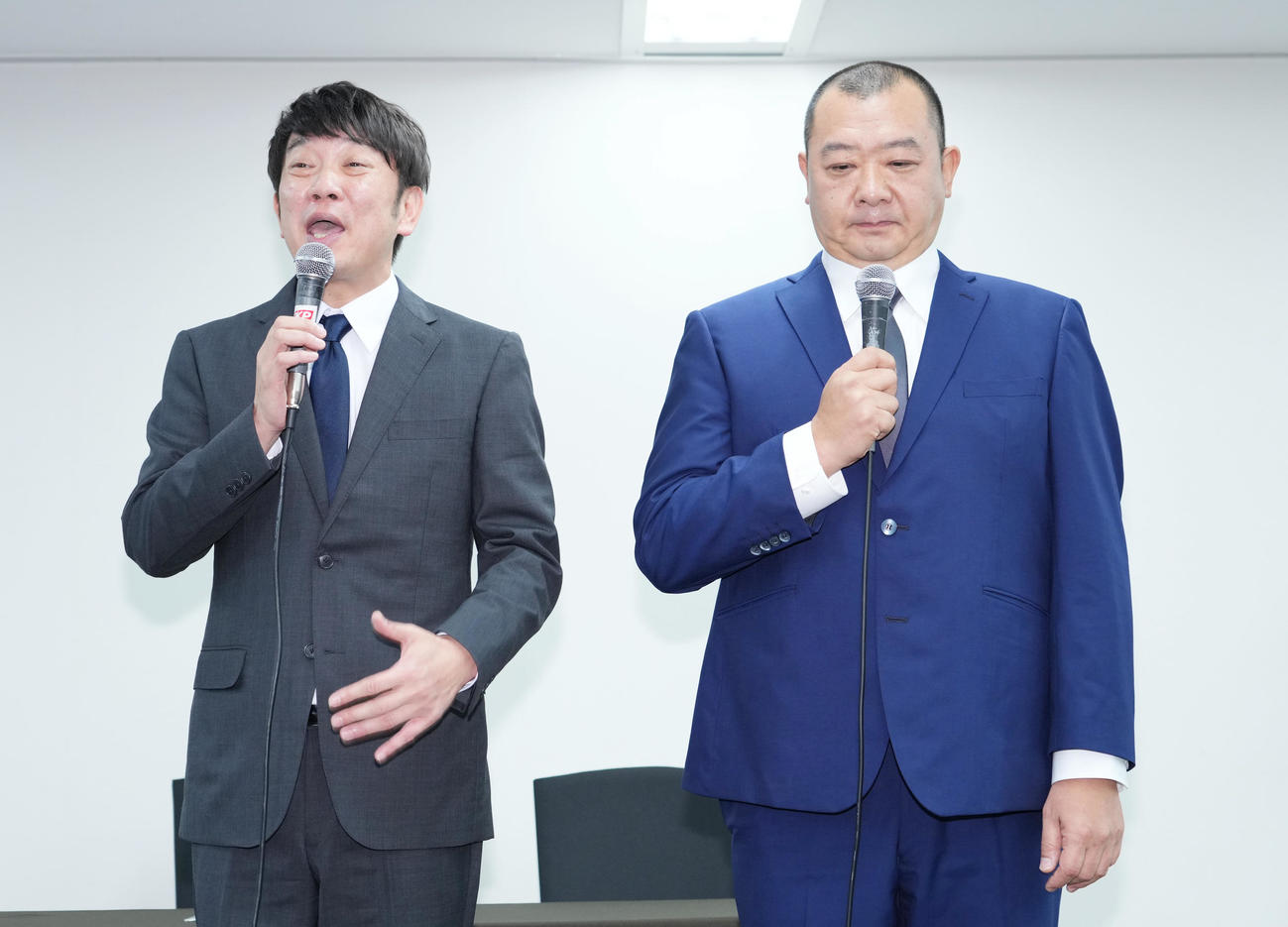 TKO木本武宏（左）と木下隆行（2023年1月撮影）