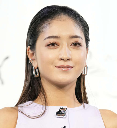 みちょぱ、10年近く鍛える腹筋チラ見えショットを公開　「お腹が割れてる。。」「かっこいい」