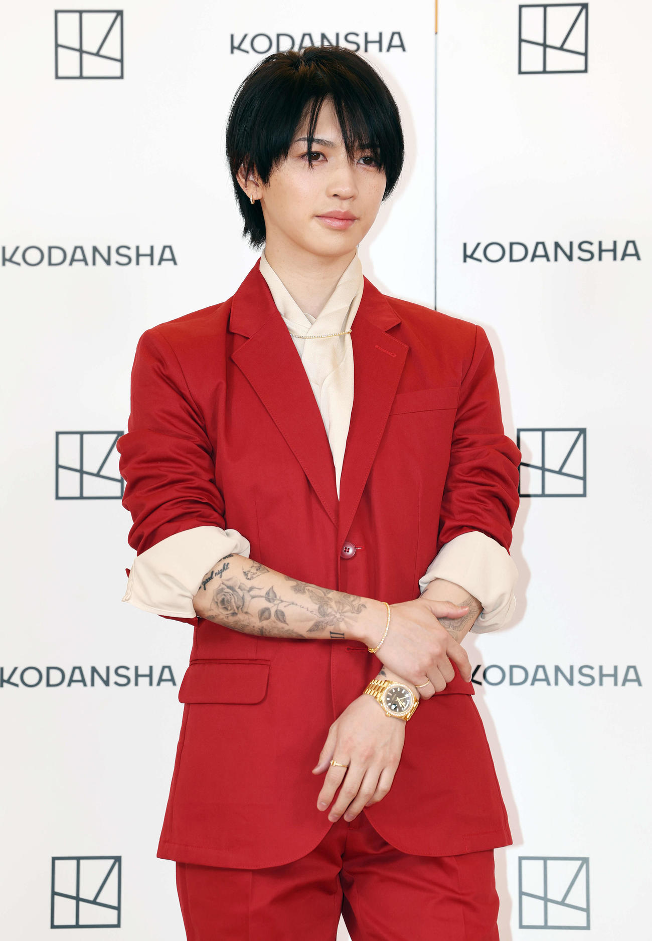 岩橋玄樹1st写真集「Labneh」発売記念会見でポーズを取る岩橋玄樹（撮影・宮地輝）