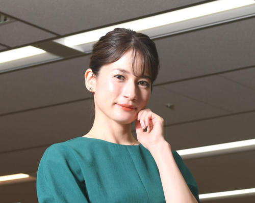 TBS宇内梨沙アナ、奈良旅行で鹿に餌やりショット公開も「大群に追いかけられました」