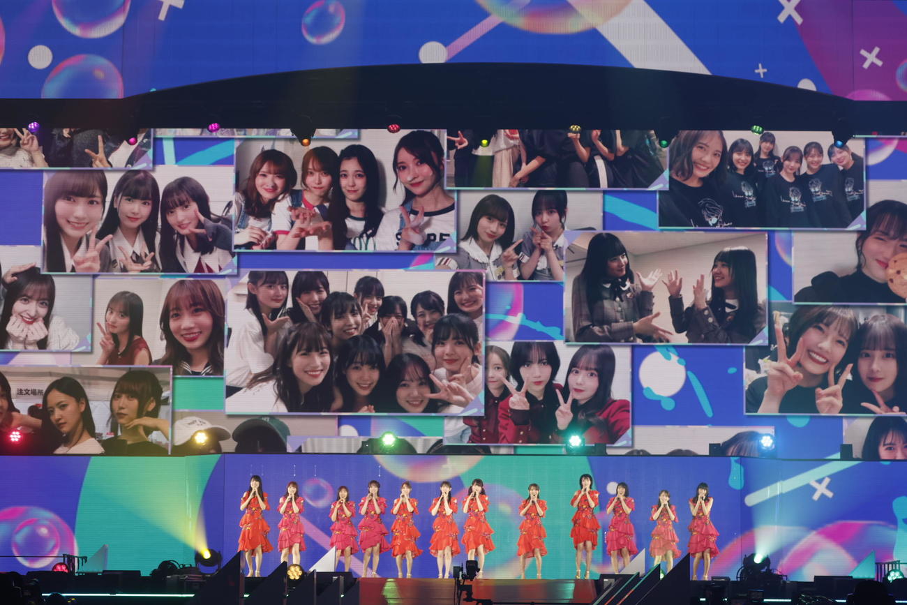 「12th YEAR BIRTHDAY LIVE」でパフォーマンスする乃木坂46