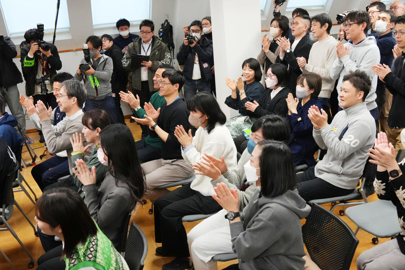 「君たちはどう生きるか」で21年ぶり2度目のオスカーを受賞し歓喜するジブリスタッフ（撮影・横山健太）