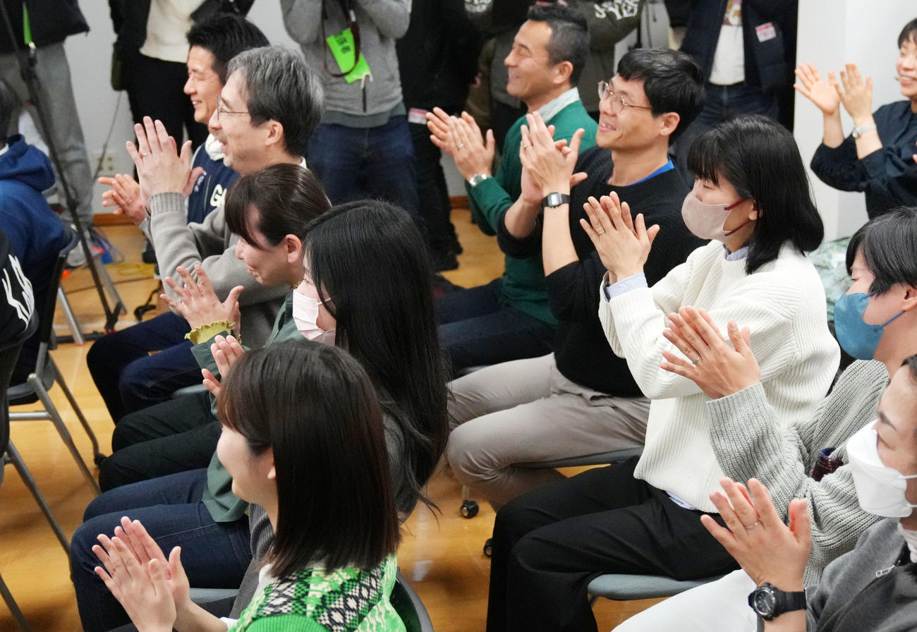 「君たちはどう生きるか」で21年ぶり2度目のオスカーを受賞し歓喜するジブリスタッフ（撮影・横山健太）