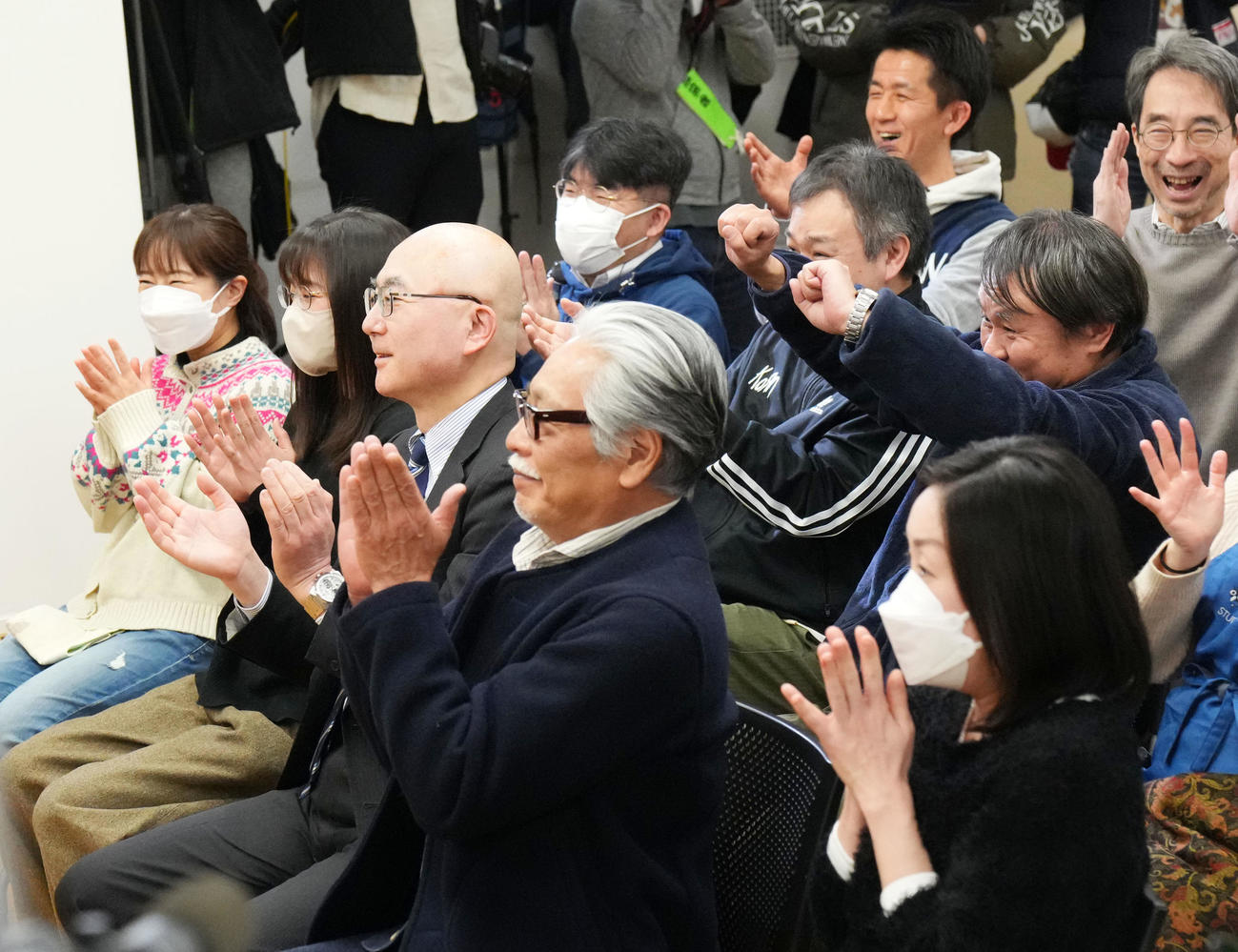 「君たちはどう生きるか」で21年ぶり2度目のオスカーを受賞し歓喜するジブリスタッフ（撮影・横山健太）