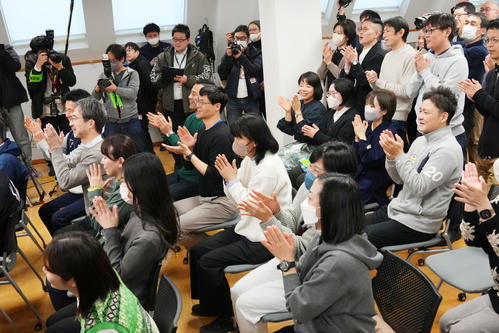 宮崎駿監督、映像で話題のひげそり顔、鈴木敏夫Ｐが「本人は、嫌がったが押さえ付けて剃った」