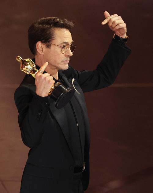 ロバート・ダウニー・Jr、助演男優賞で初オスカー「私のひどい子ども時代とアカデミーに感謝」