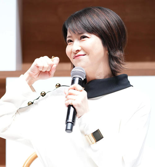森高千里が美脚披露　故郷熊本でのライブ終え「久しぶりだけん、たいぎゃ楽しみにしとったよー」