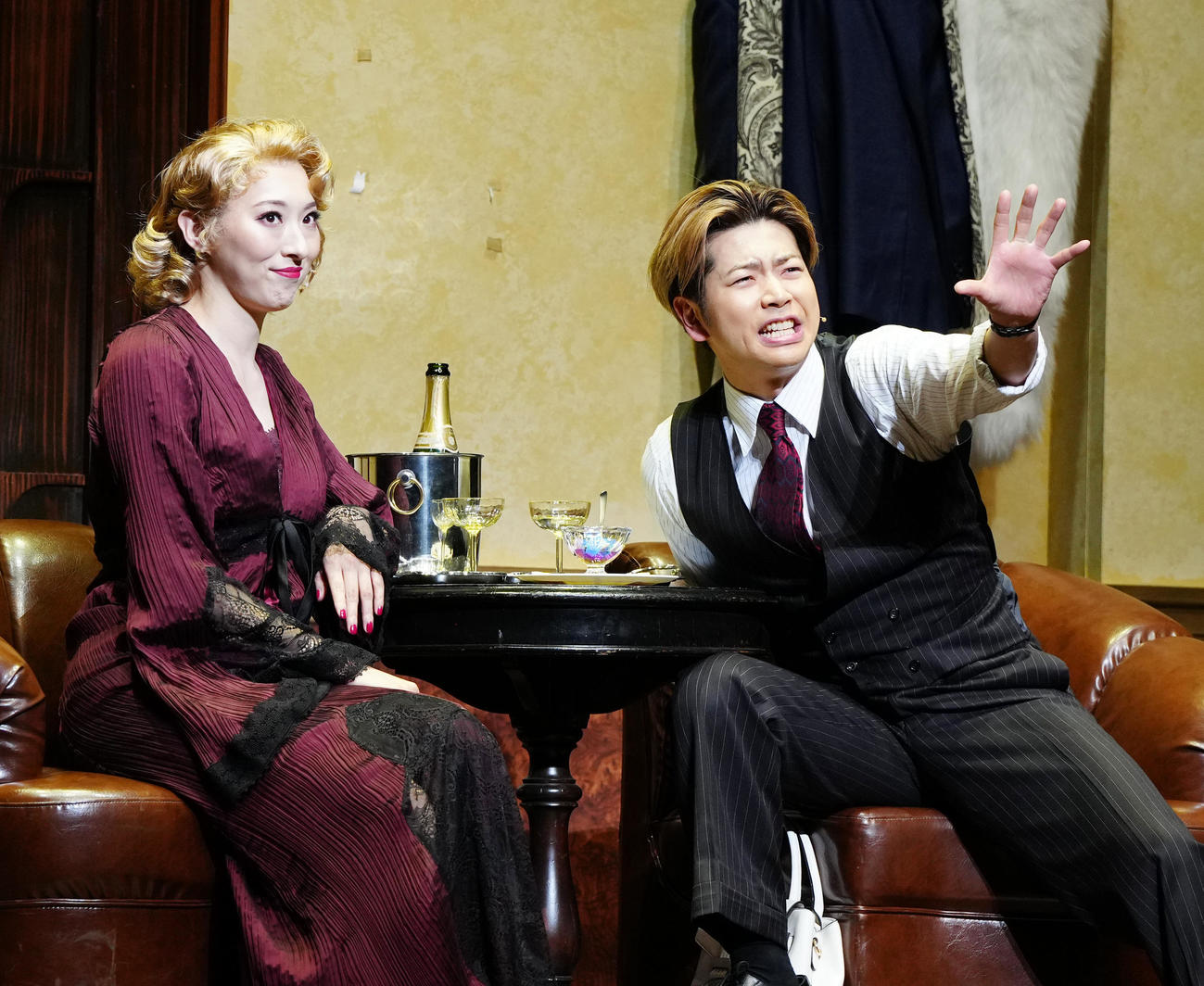 ミュージカル「20世紀号に乗って」の公開ゲネプロで熱演する増田貴久（右）と珠城りょう（撮影・江口和貴）