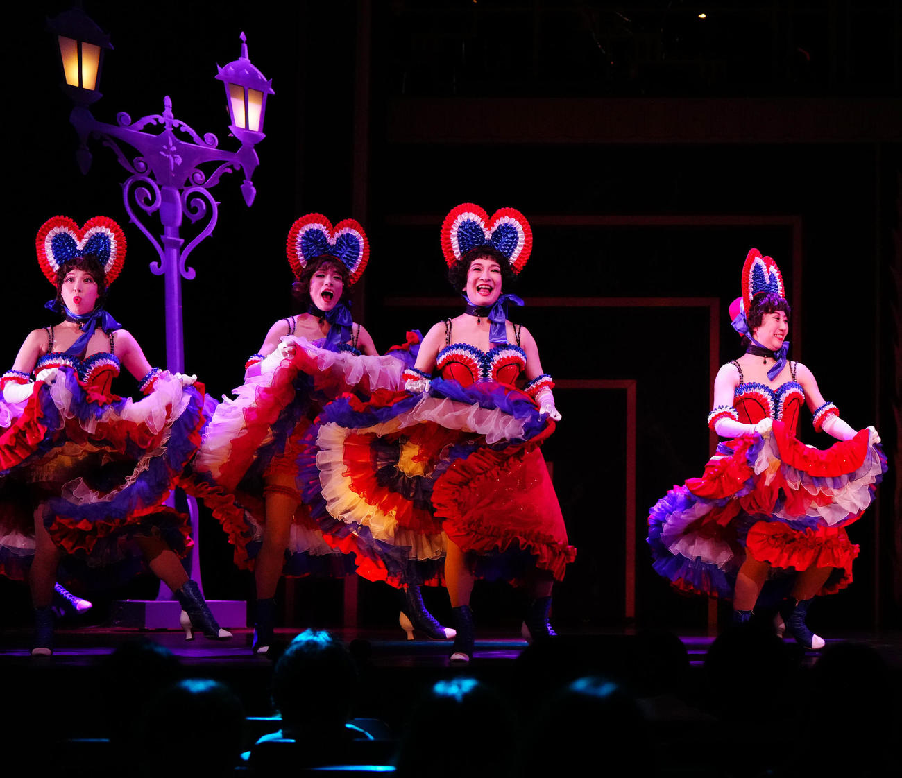 ミュージカル「20世紀号に乗って」の公開ゲネプロに臨む出演者（撮影・江口和貴）