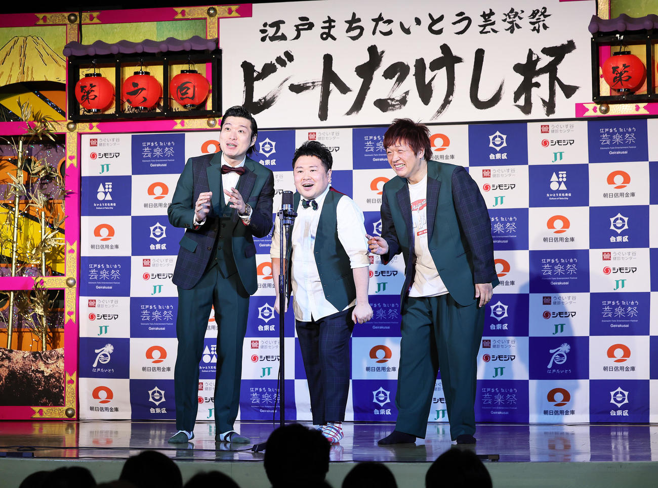 ネタを披露するマイアミバスケットボールクラブの、左からナオ・デストラーデ、石井勇気、後藤亮介（24年2月撮影）