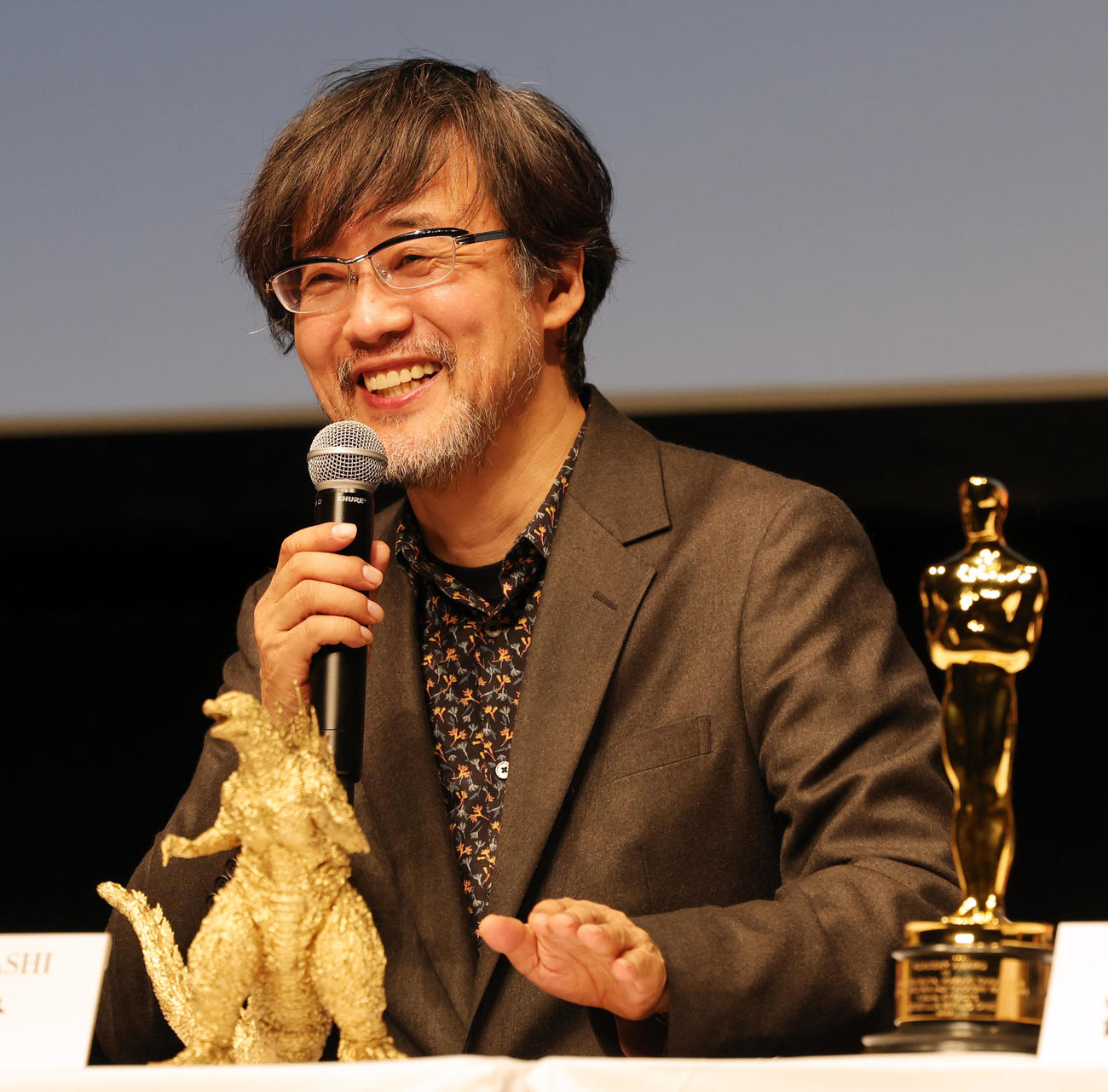 「ゴジラ－1．0」で米アカデミー賞視覚効果賞を受賞し、会見する山崎貴監督（撮影・野上伸悟）