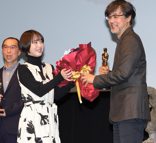 山崎貴監督、オスカーはシュワちゃんからもらいたかったけど贈られたのは…「こっちだったのね」