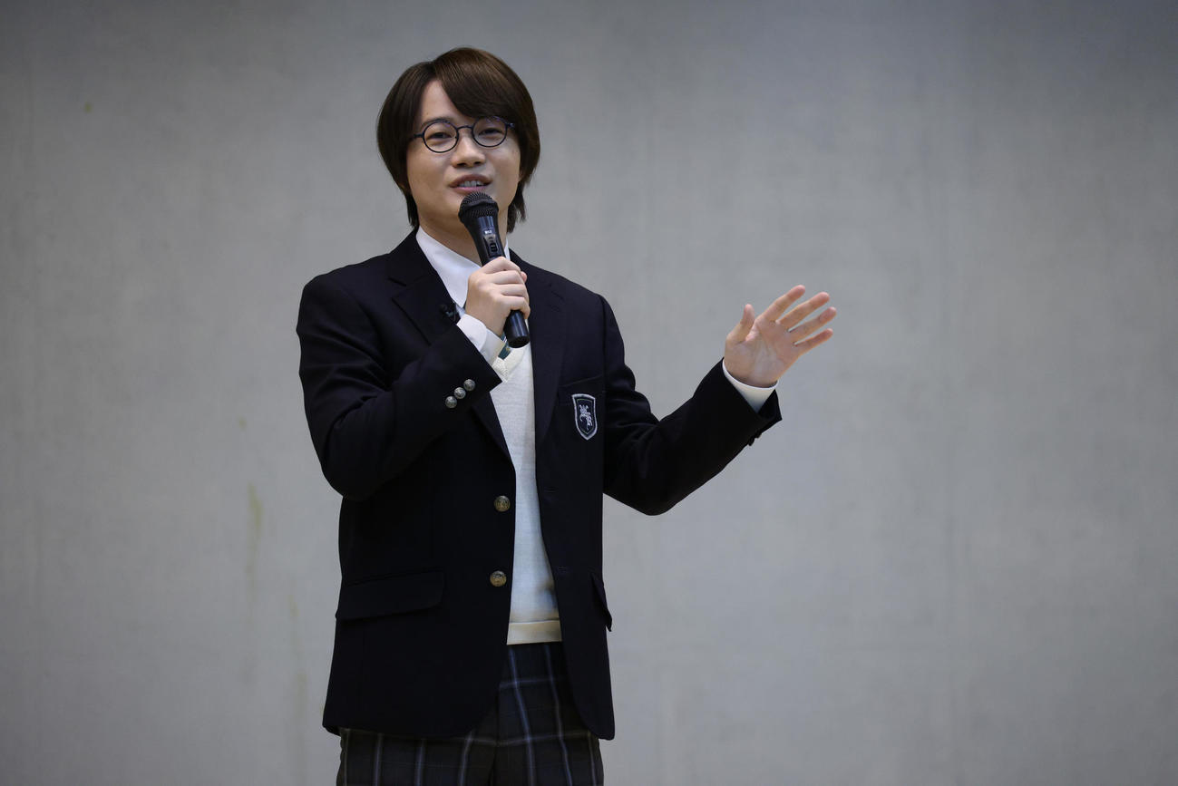 卒業サプライズの学校応援企画「さぁ何やる？青春式」に参加した神木隆之介（撮影・中島郁夫）