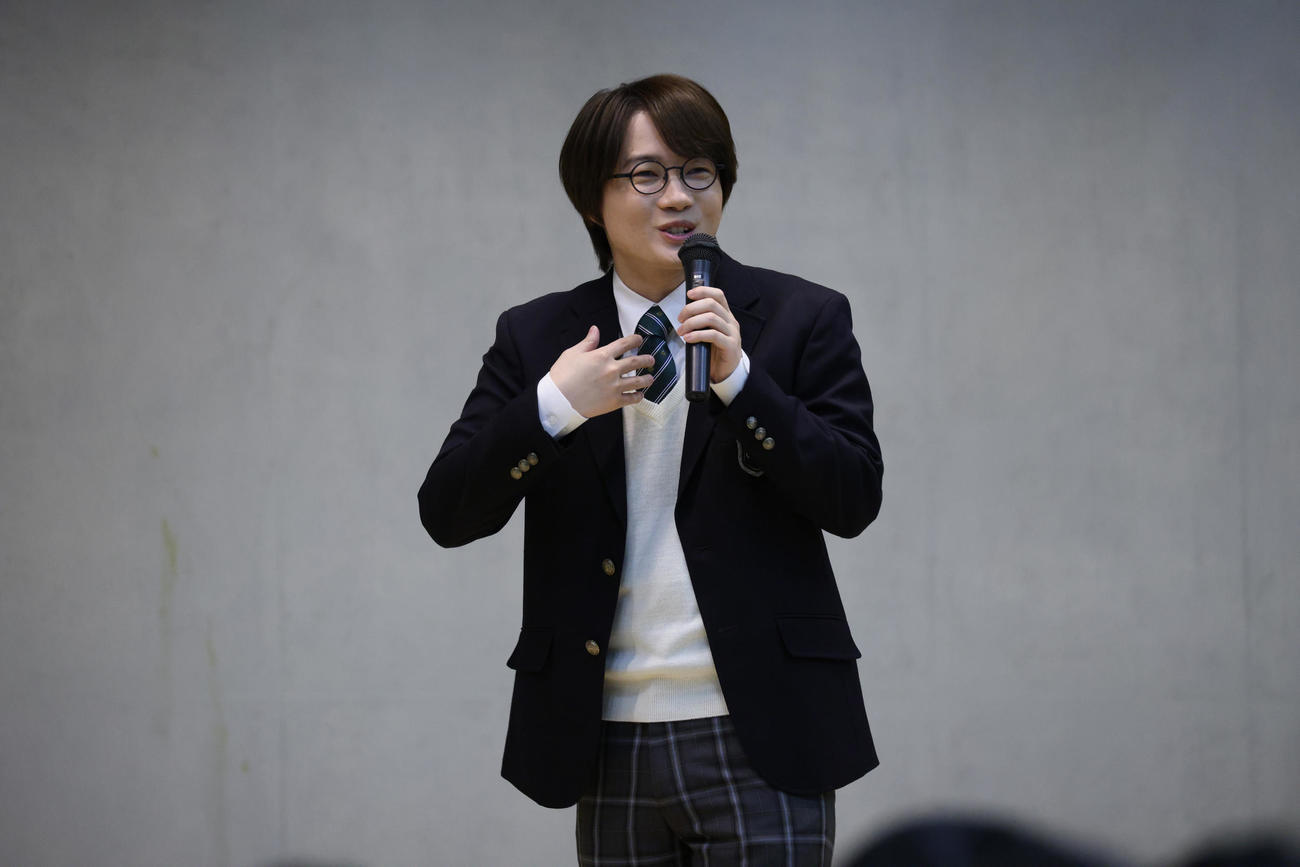 卒業サプライズの学校応援企画「さぁ何やる？青春式」に参加した神木隆之介（撮影・中島郁夫）