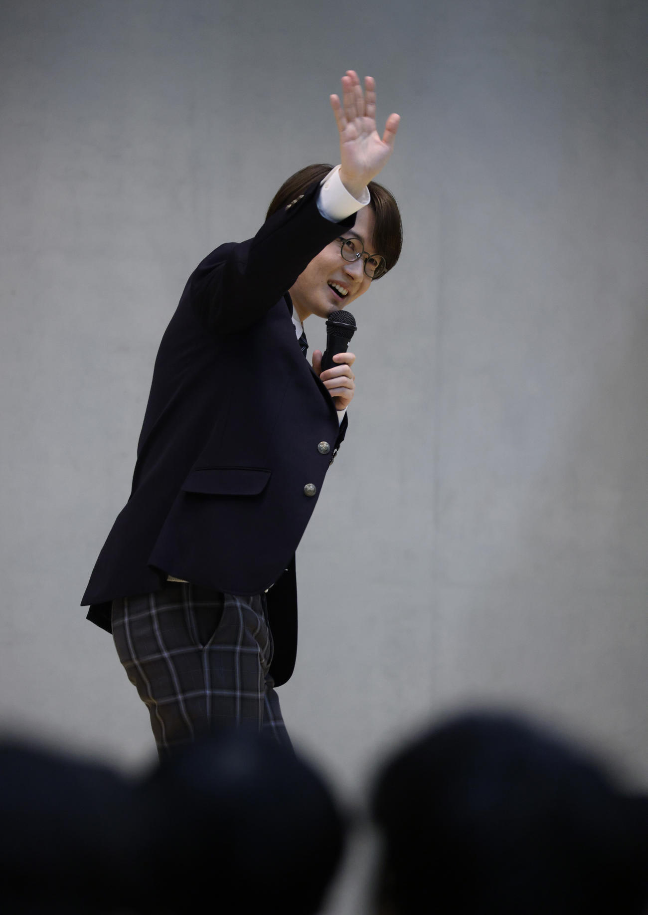 卒業サプライズの学校応援企画「さぁ何やる？青春式」に参加した神木隆之介（撮影・中島郁夫）