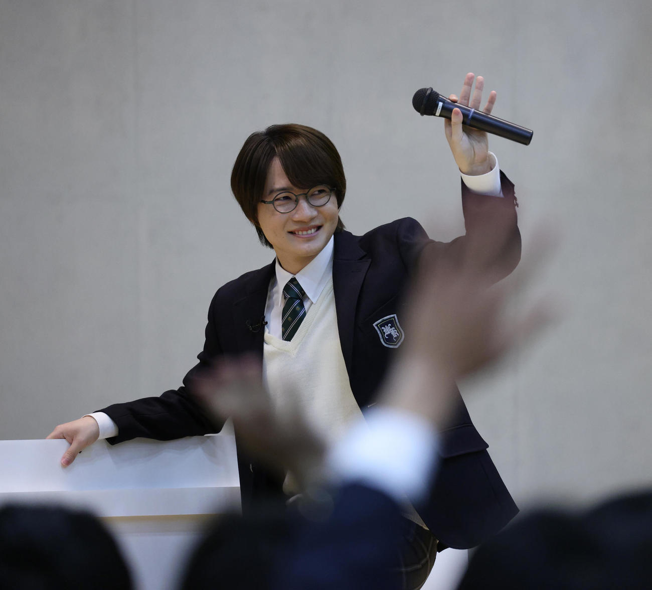 卒業サプライズの学校応援企画「さぁ何やる？青春式」に参加した神木隆之介（撮影・中島郁夫）