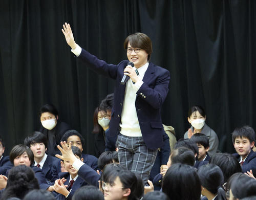 神木隆之介、中学卒業式の予行演習にサプライズ登場「人生を思いっきり楽しんで」エール送る