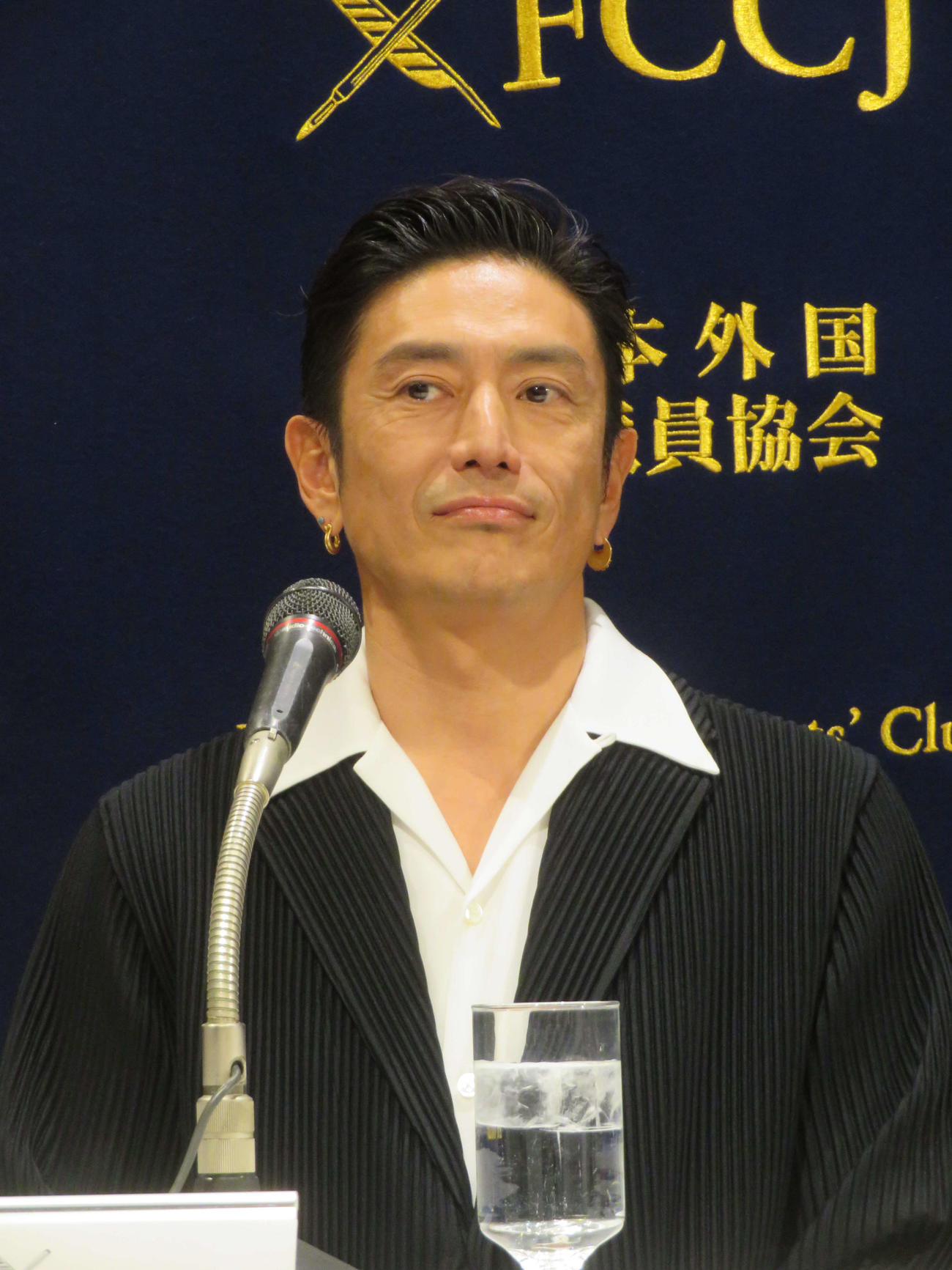 日本外国特派員協会で行われた映画「ペナルティループ」会見に出席した伊勢谷友介（撮影・村上幸将）